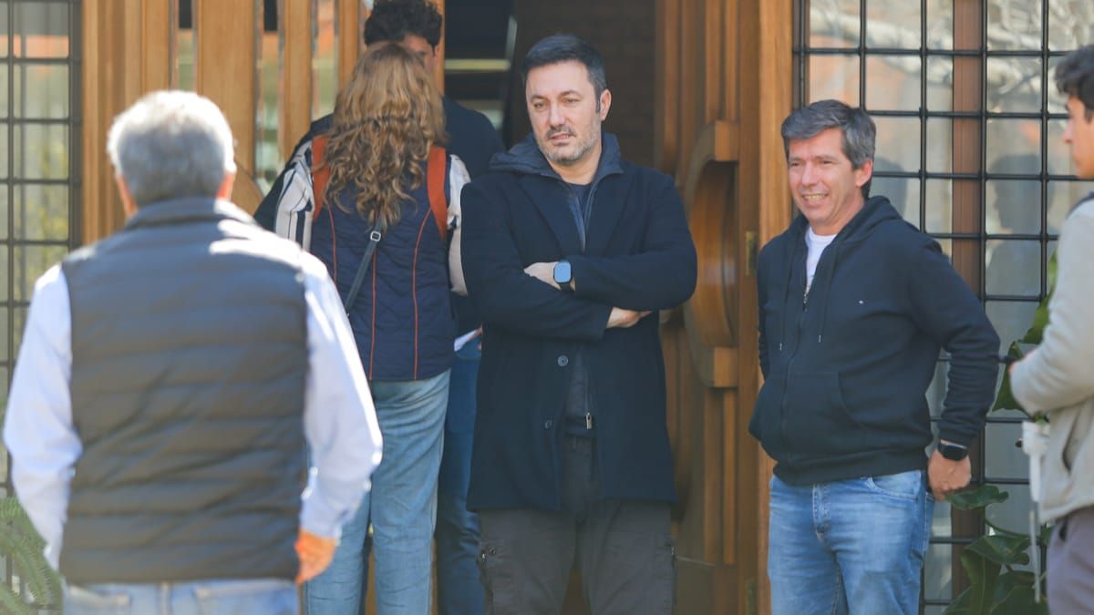 Luis Petri, ministro de Defensa y Andrés Lombardi, presidente del radicalismo, en la imprevista reunión de la UCR en la residencia gubernamental. Luis Petri, ministro de Defensa y Andrés Lombardi, presidente del radicalismo, en la imprevista reunión de la UCR en la residencia gubernamental.