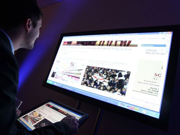 Los periodistas tienen un gran desafío en la era de las fake news y la inteligencia artificial. Los periodistas tienen un gran desafío en la era de las fake news y la inteligencia artificial.