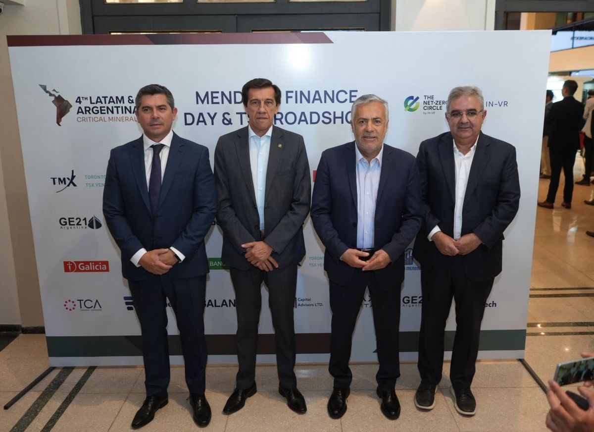 Alfredo Cornejo y los gobernadores que integran la Mesa del Cobre: Marcelo Orrego, Carlos Sadir y Raúl Jalil.