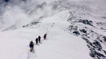 Nepal prohibió escalar el Everest en solitario