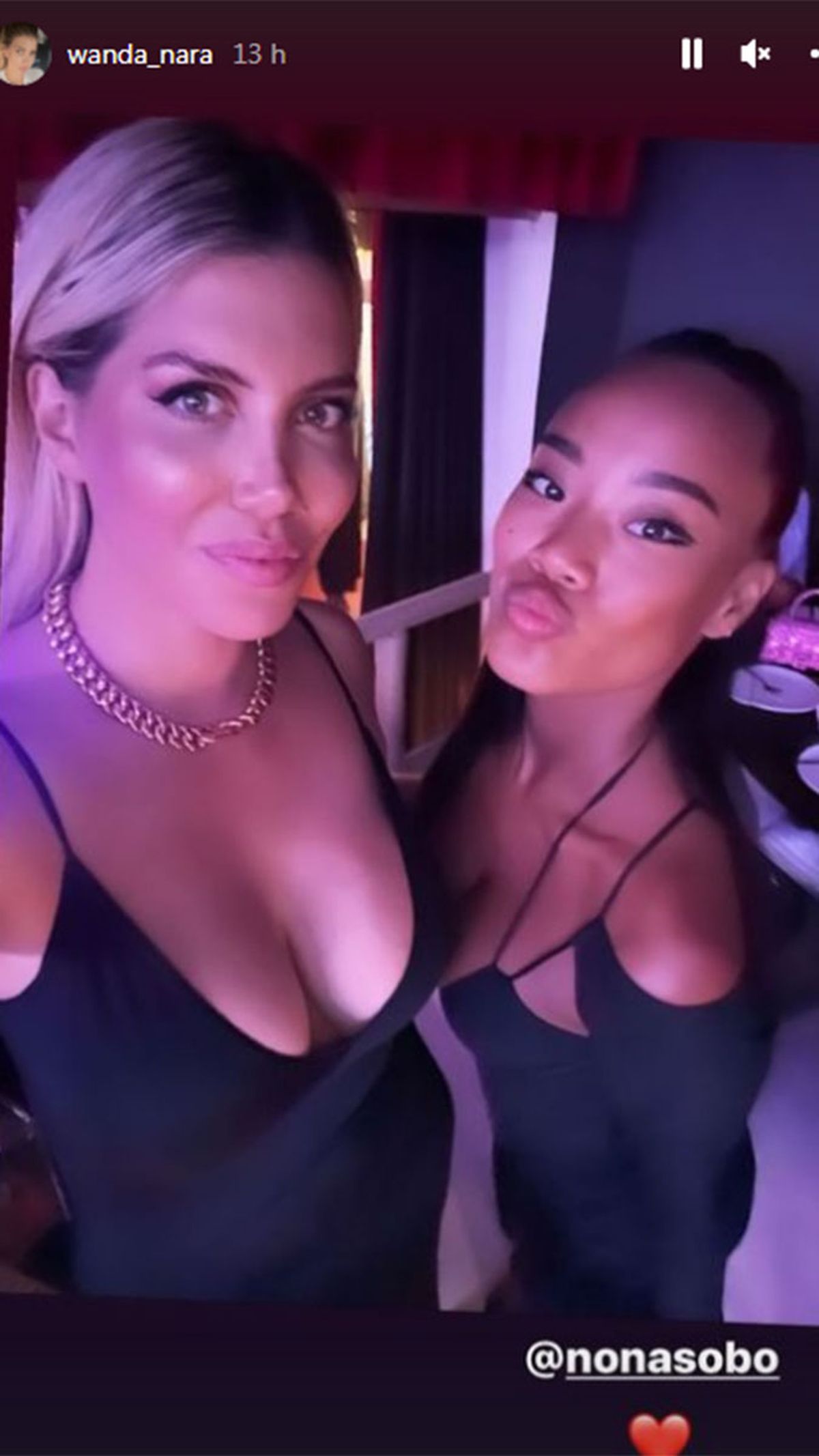 Wanda Nara y una amiga