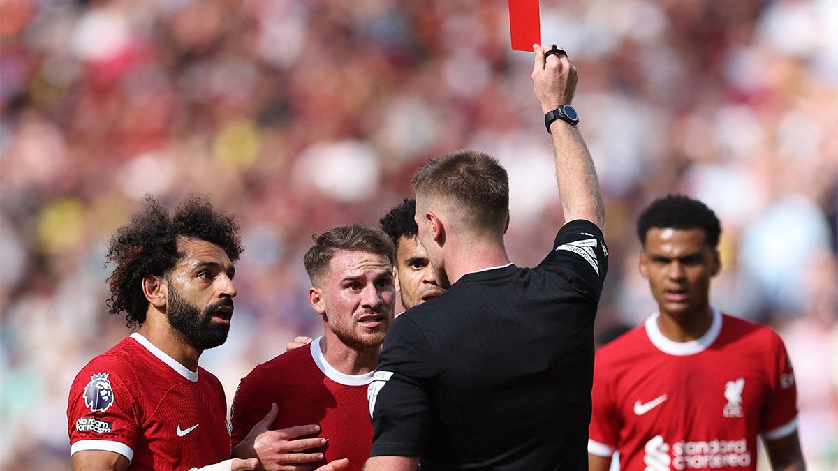 Alexis Mac Allister fue expulsado en el triunfo del Liverpool ante Bournemouth.visibility