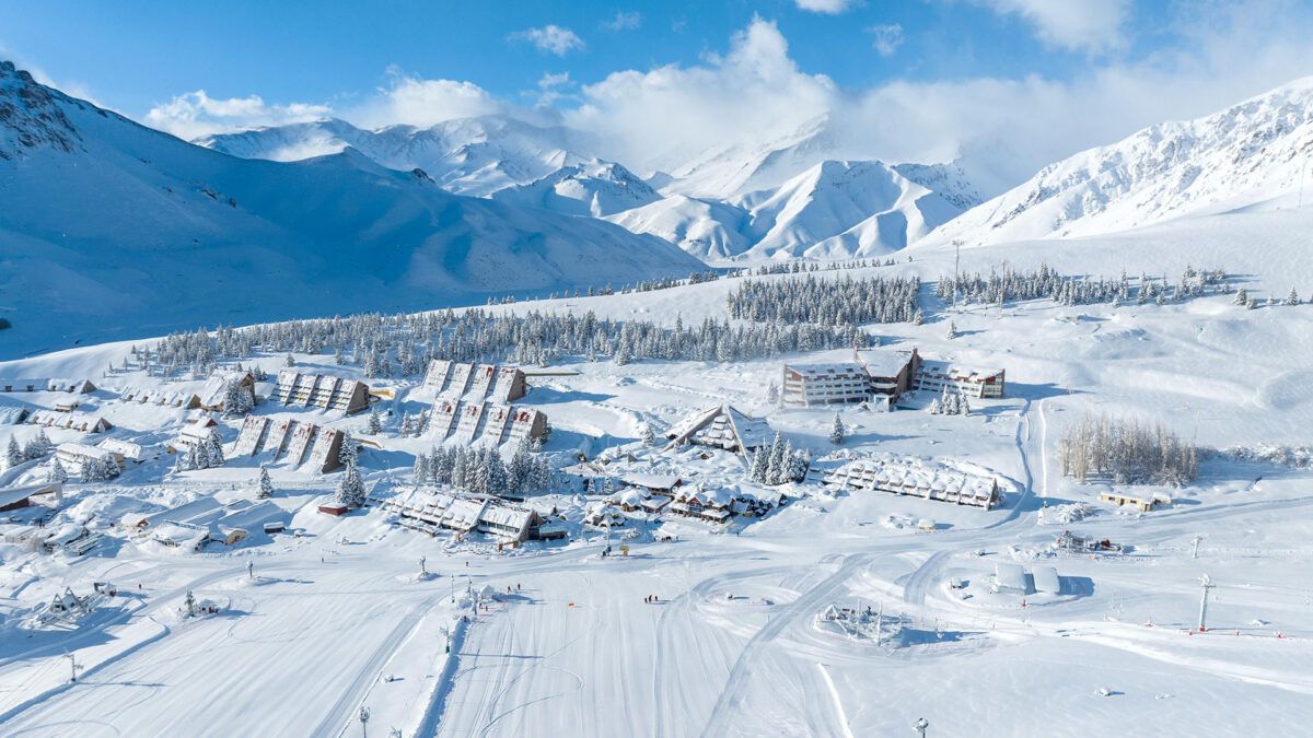 Vista panorámica de Valle Las Leñas, ubicado en Malargüe. Esperan más nieve para abrir la temporada 2025. Vista panorámica de Valle Las Leñas, ubicado en Malargüe. Esperan más nieve para abrir la temporada 2025.