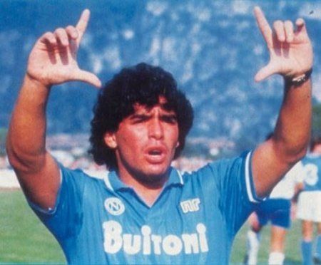 Hace 25 años, Diego conquistaba Italia