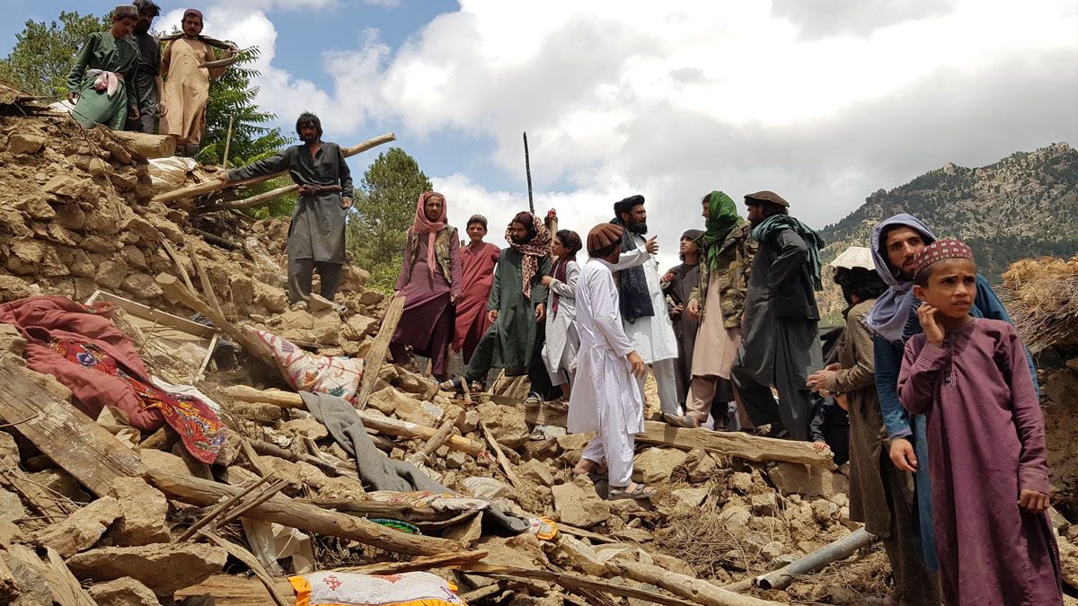 Miles de viviendas se derrumbaron con el terremoto en el este de Afganistán. Miles de viviendas se derrumbaron con el terremoto en el este de Afganistán.