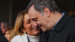 Manuel Adorni y su esposa Bettina Angeletti.