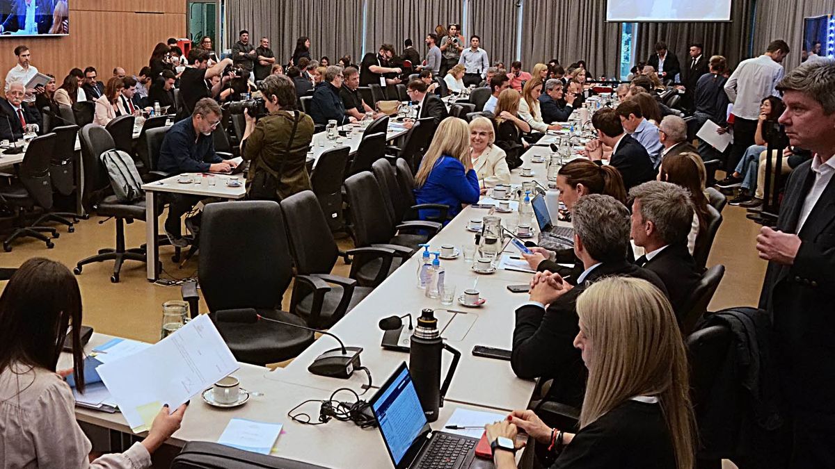 La reunión de la Comisión de Presupuesto. La reunión de la Comisión de Presupuesto.