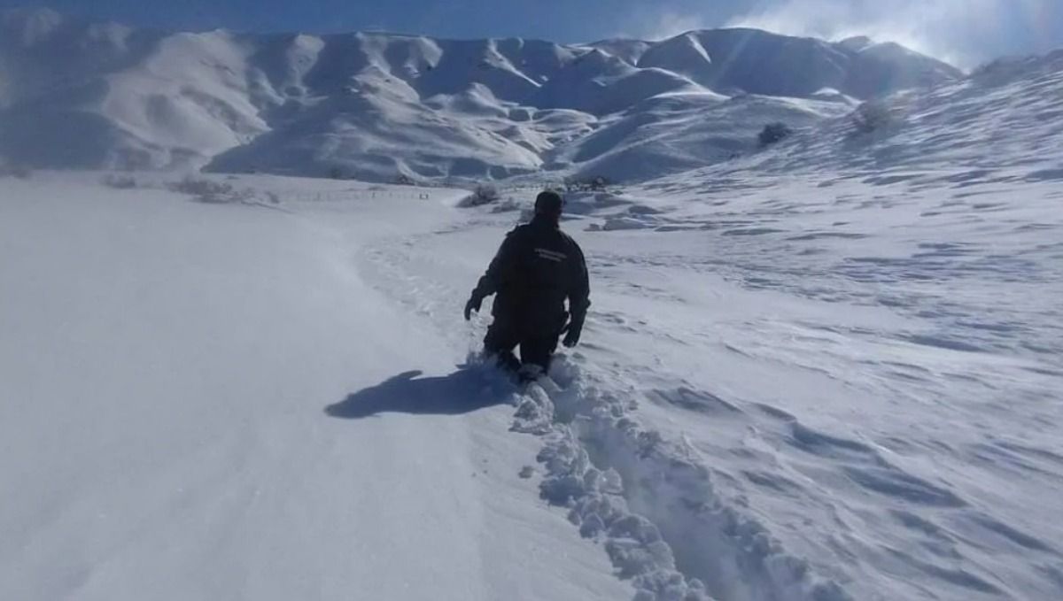 Gran operativo en Malargüe para rescatar a alumnos y docentes de una escuela y un grupo de 41 turistas en Los Molles. Foto: Gendarmería Nacional.