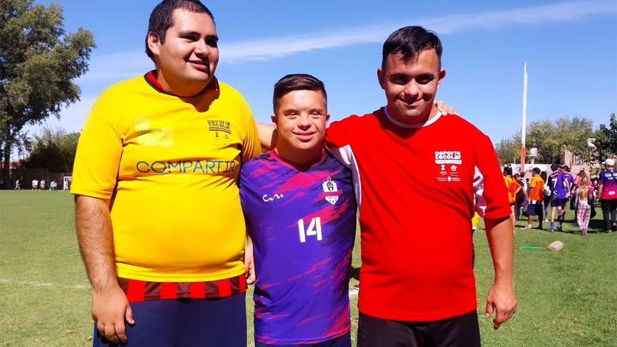 Tres de los protagonistas del Fútbol 5 Adaptado.