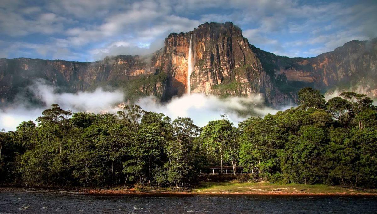Su imponente estructura y caída de sus aguas hacen de este lugar un espacio mágico, espiritual y único rodeado de exquisita naturaleza. Su imponente estructura y caída de sus aguas hacen de este lugar un espacio mágico, espiritual y único rodeado de exquisita naturaleza.