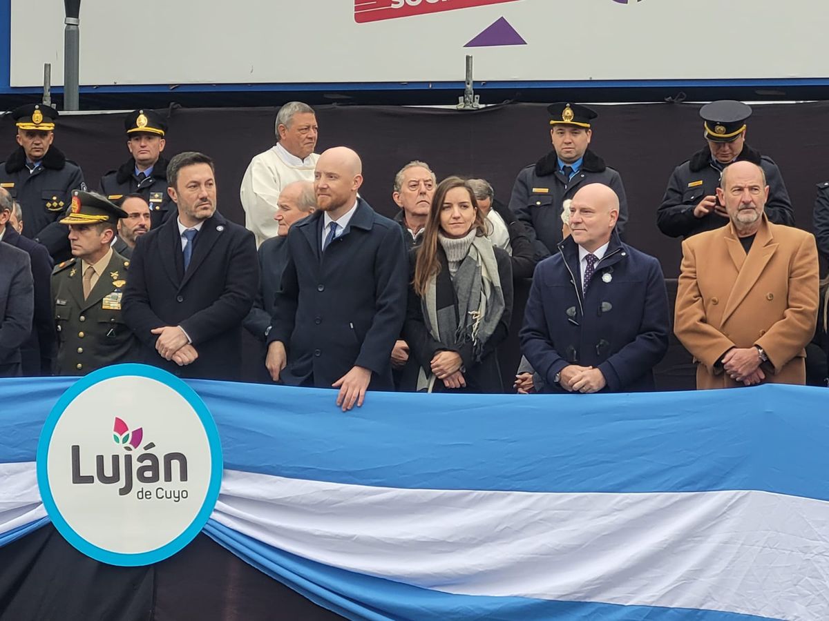 Junto a Petri y Allasino compartieron el palco el presidente de la Cotre, Dalmiro Garay y el ministro de Producción, Rodolfo Vargas Arizu. Junto a Petri y Allasino compartieron el palco el presidente de la Cotre, Dalmiro Garay y el ministro de Producción, Rodolfo Vargas Arizu.