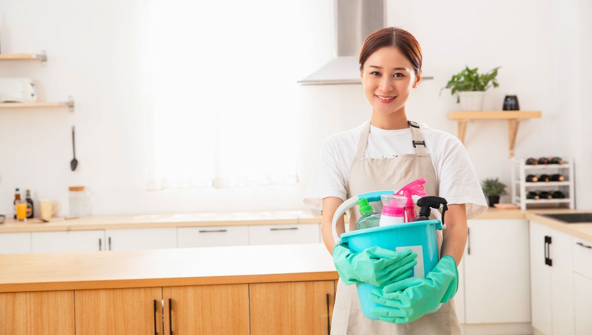 Utiliza productos d elimpieza desinfectantes que eliminen la mugre y los microorganismos. Utiliza productos d elimpieza desinfectantes que eliminen la mugre y los microorganismos. 