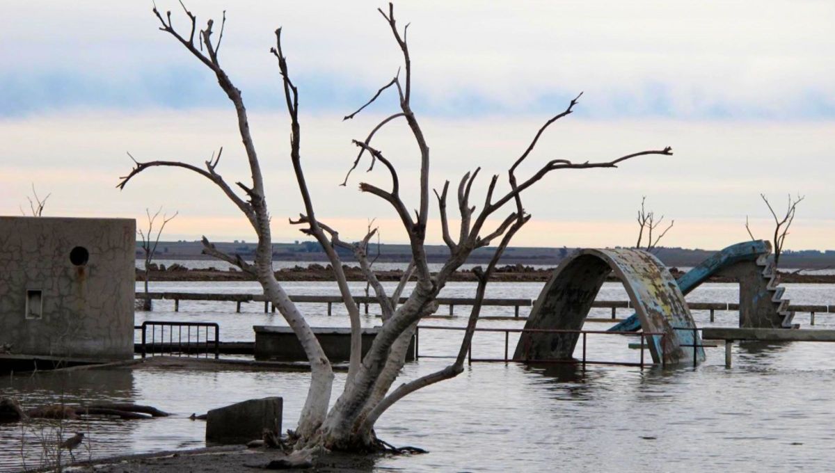 El balneario argentino que desapareció bajo el agua y volvió como un pueblo fantasma