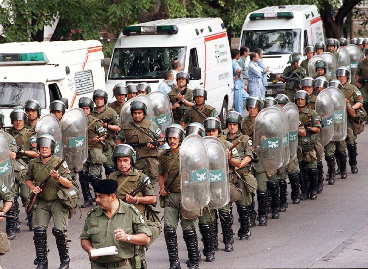 La Gendarmería llegó desde Rosario durante el segundo día del motín vendimial. La Gendarmería llegó desde Rosario durante el segundo día del motín vendimial.