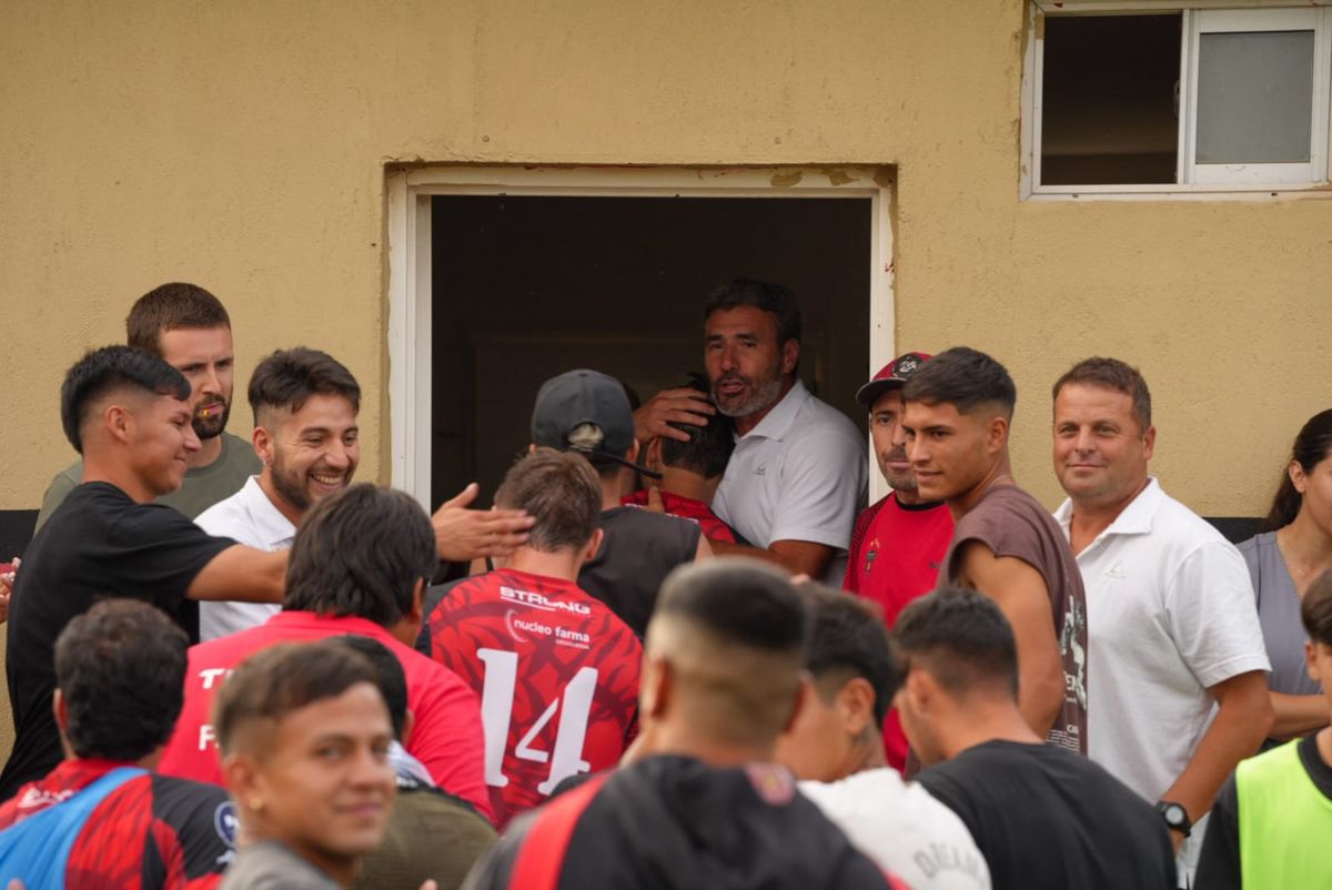 Diego Pozo y sus jugadores festejaron el pasaje a la final.
