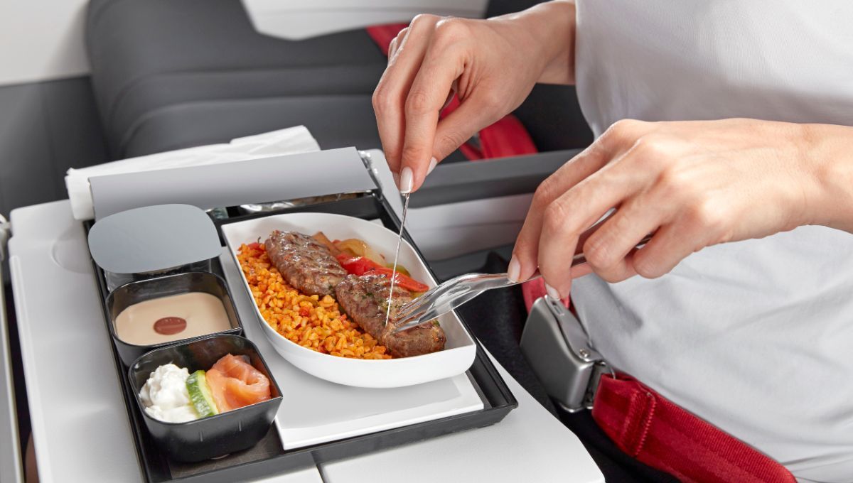 Truco viajero: cómo mejorar el sabor de la comida del avión