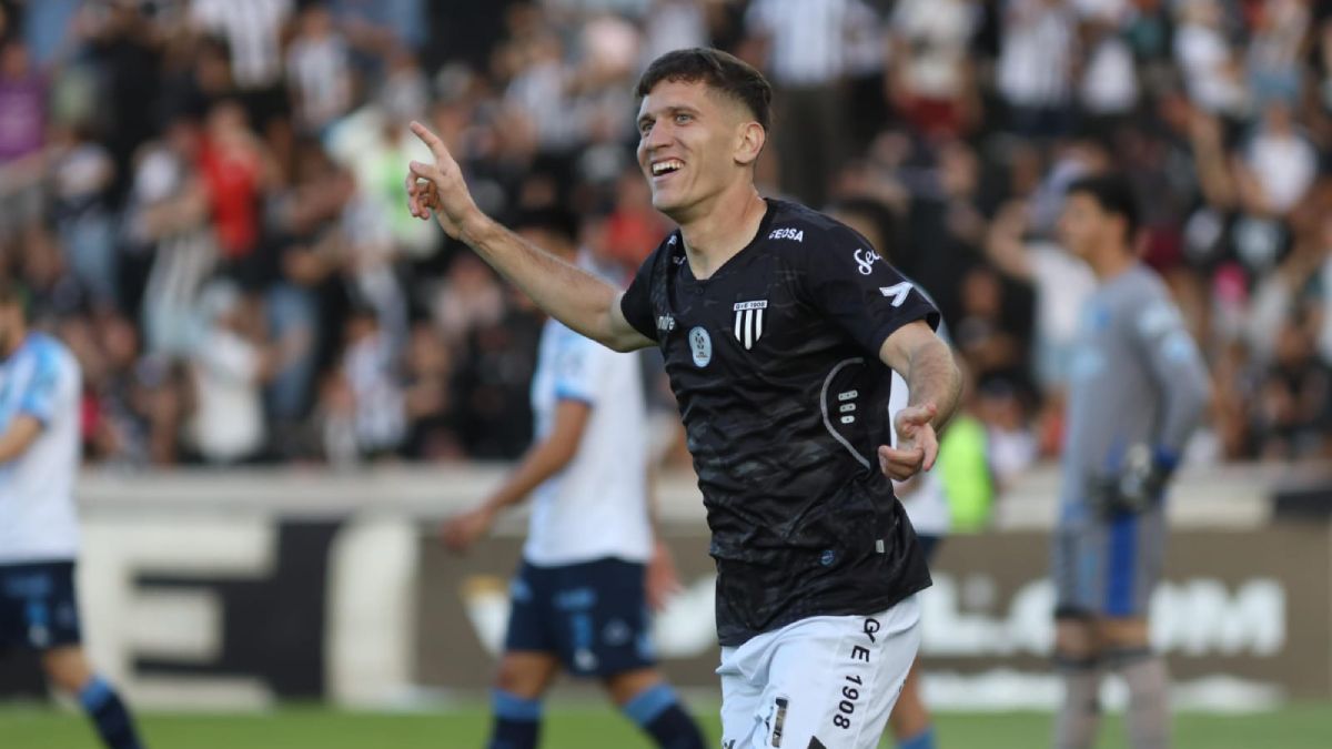 Facundo Lencioni una de las figuras de Gimnasia y Esgrima.