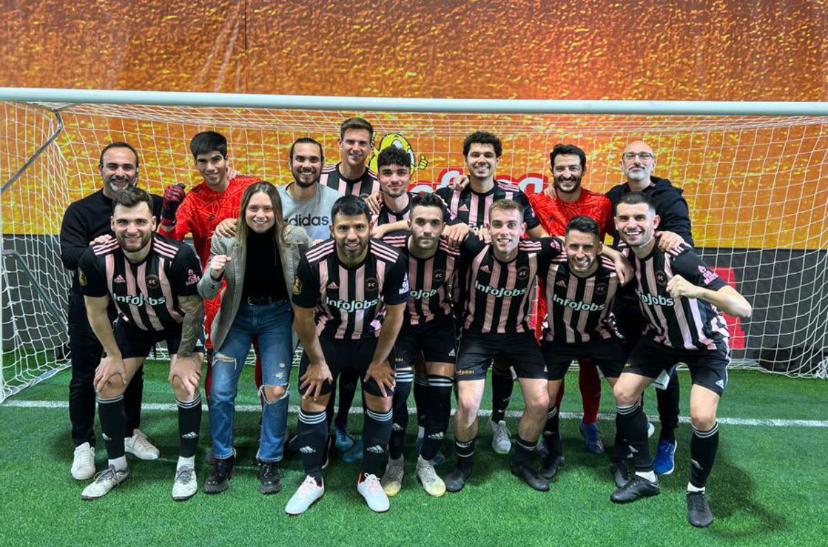 El Kun Agüero con su equipo de la Kings League, Kunisports