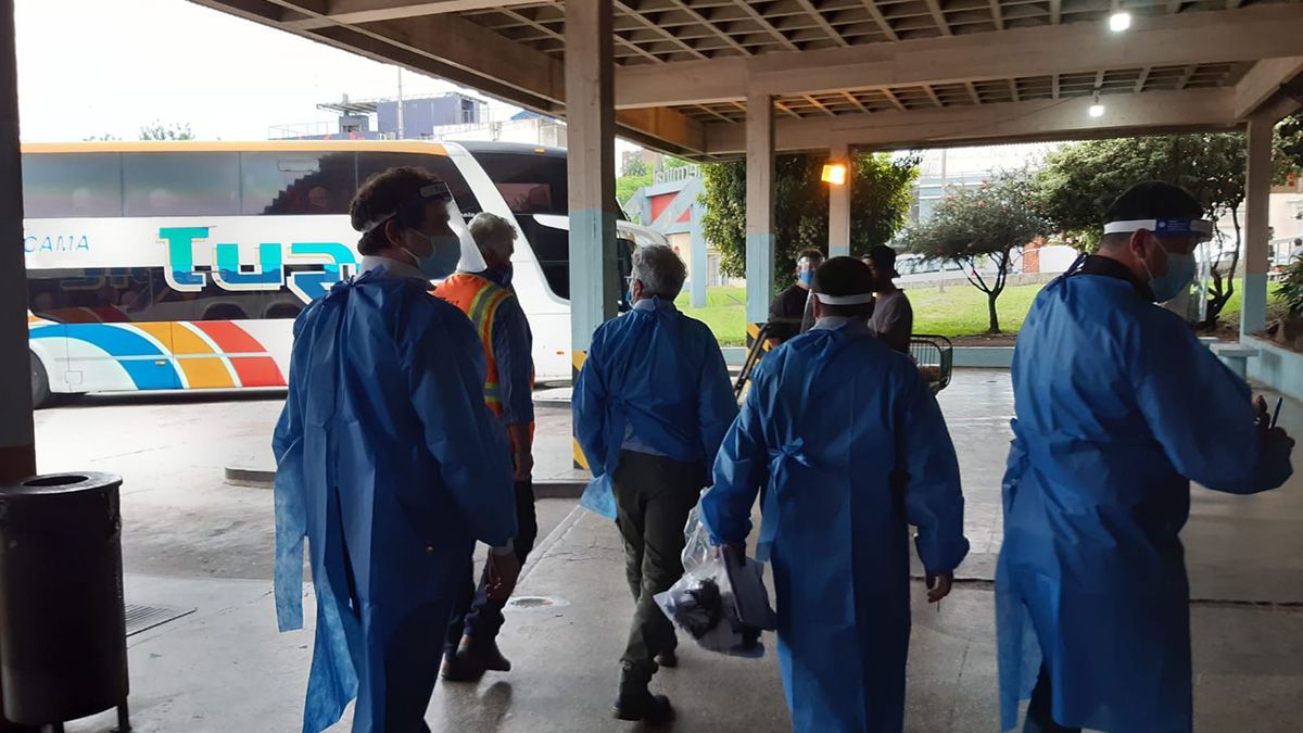 El Gobierno de Uruguay asegura que será estricto en los controles para que los extranjeros cumplan la cuarentena obligatoria de una semana para poder circular.