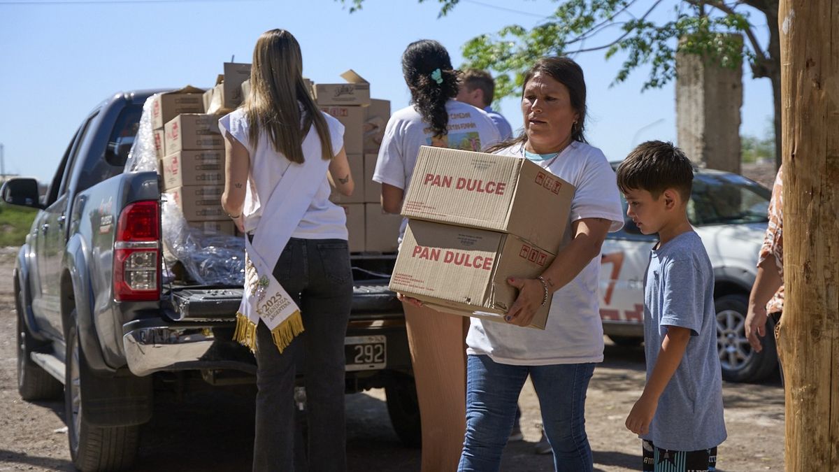 El merendero Pinpom ubicado en el Barrio Plumerillo Norte, asiste diariamente a más de 80 familias y a unos 160 niños, niñas y adolescentes. También a personas mayores del barrio y de zonas aledañas. El merendero Pinpom ubicado en el Barrio Plumerillo Norte, asiste diariamente a más de 80 familias y a unos 160 niños, niñas y adolescentes. También a personas mayores del barrio y de zonas aledañas.