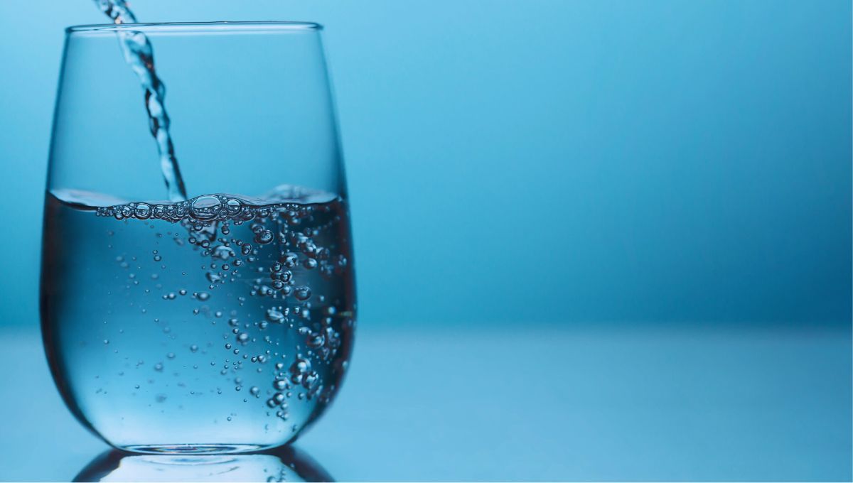 Con este eficaz truco casero del vaso de agua te darás cuenta si un billete es falso Con este eficaz truco casero del vaso de agua te darás cuenta si un billete es falso