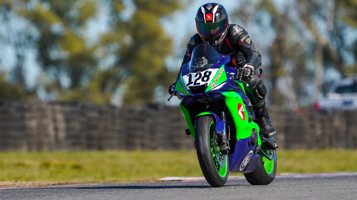 Federico Sabatini ganó y lidera el Argentino de Superbike