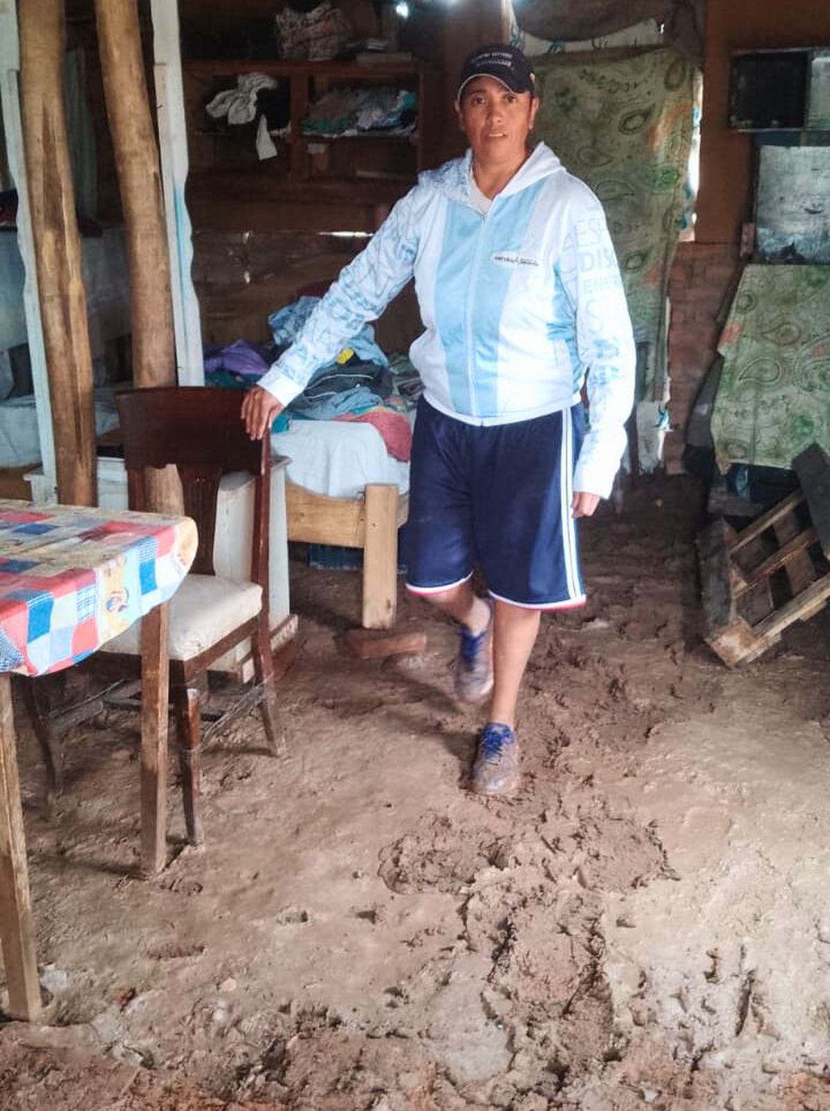 El desastre que gener&oacute; la fuerza de la lluvia en la vivienda de una vecina que vive en Lavalle. Comedor Horneritos est&aacute; enviando donaciones.