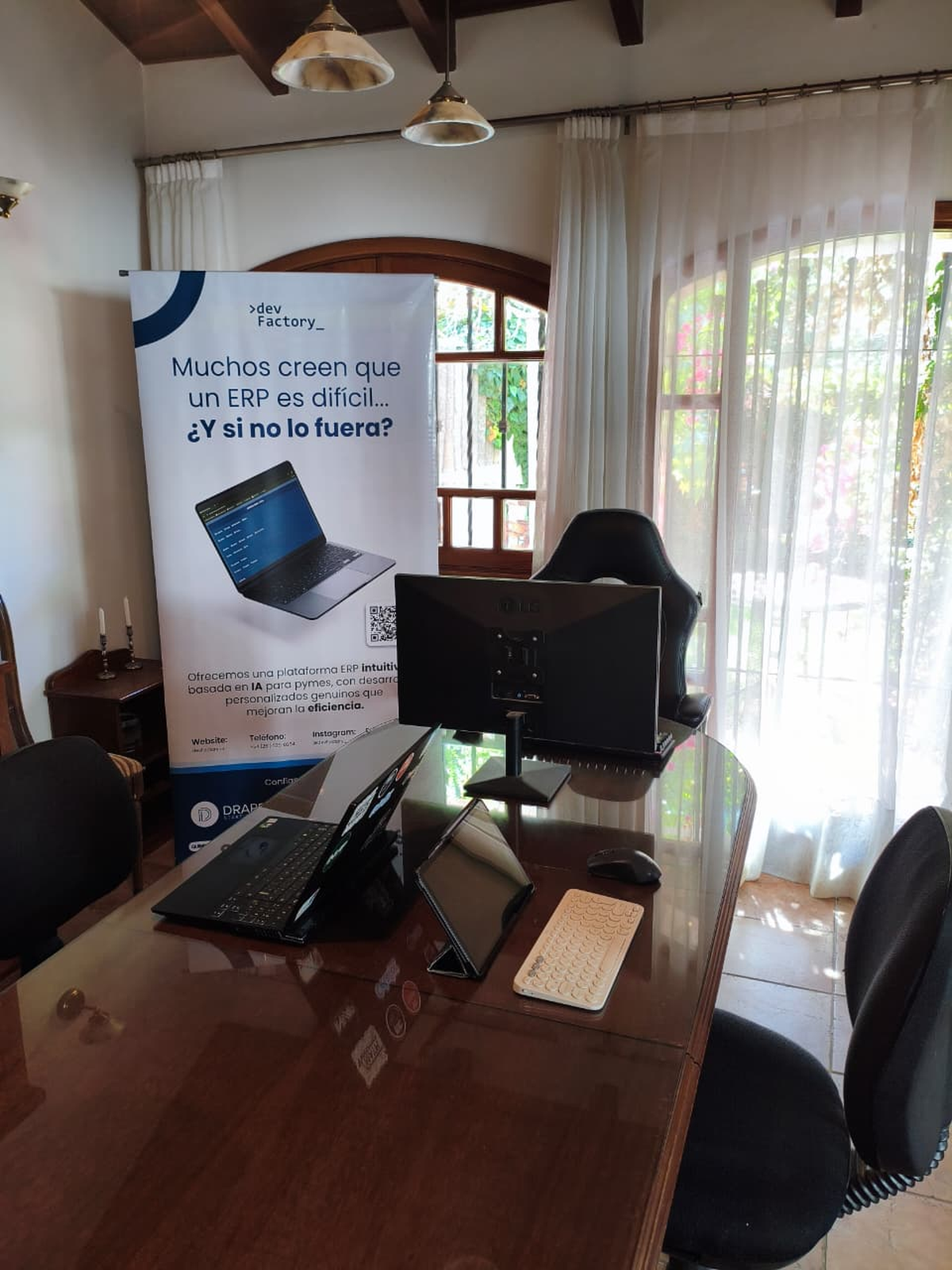 Parte del &aacute;mbito de trabajo del staff de la empresa desarrollada por el joven emprendedor mendocino