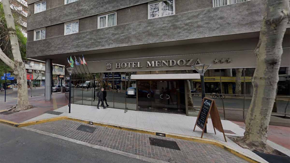 Se incendió parte de un piso del Hotel Mendoza