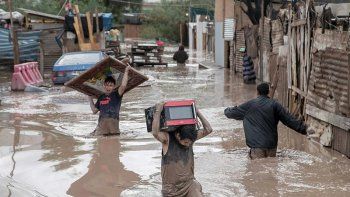 Reconectaron agua potable a unas tres millones de personas afectadas por las lluvias en Chile