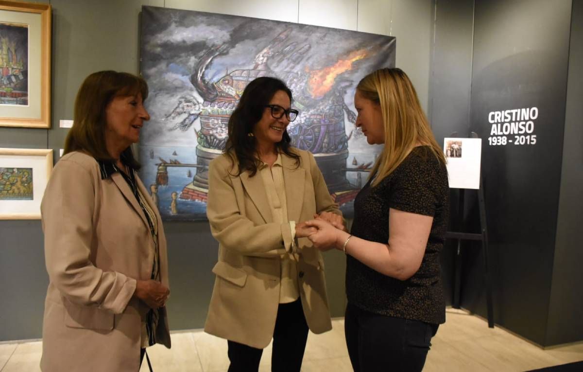 La vicegobernadora Hebe Casado junto a las hermanas de Cristino Alonso.