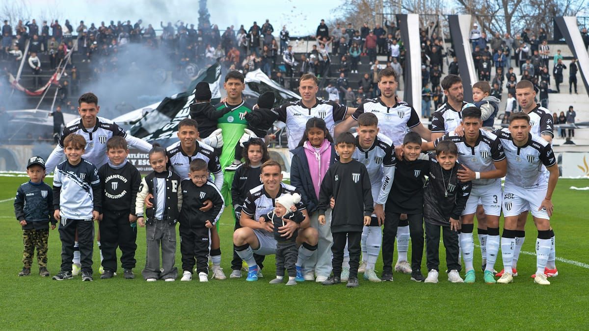 El Lobo volvió a ser local y su gente no faltó a la cita.