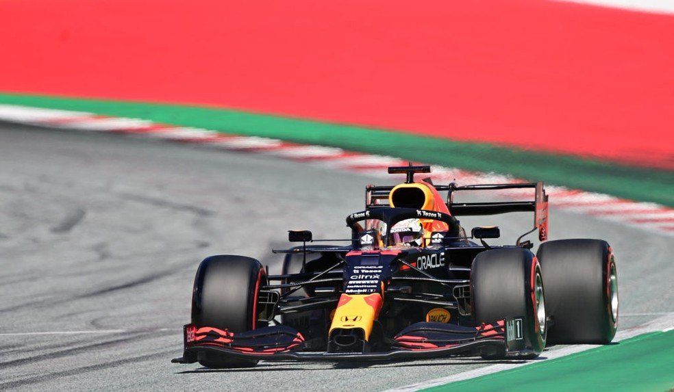 Verstappen larga adelante en el GP de Fórmula 1 de Estiria