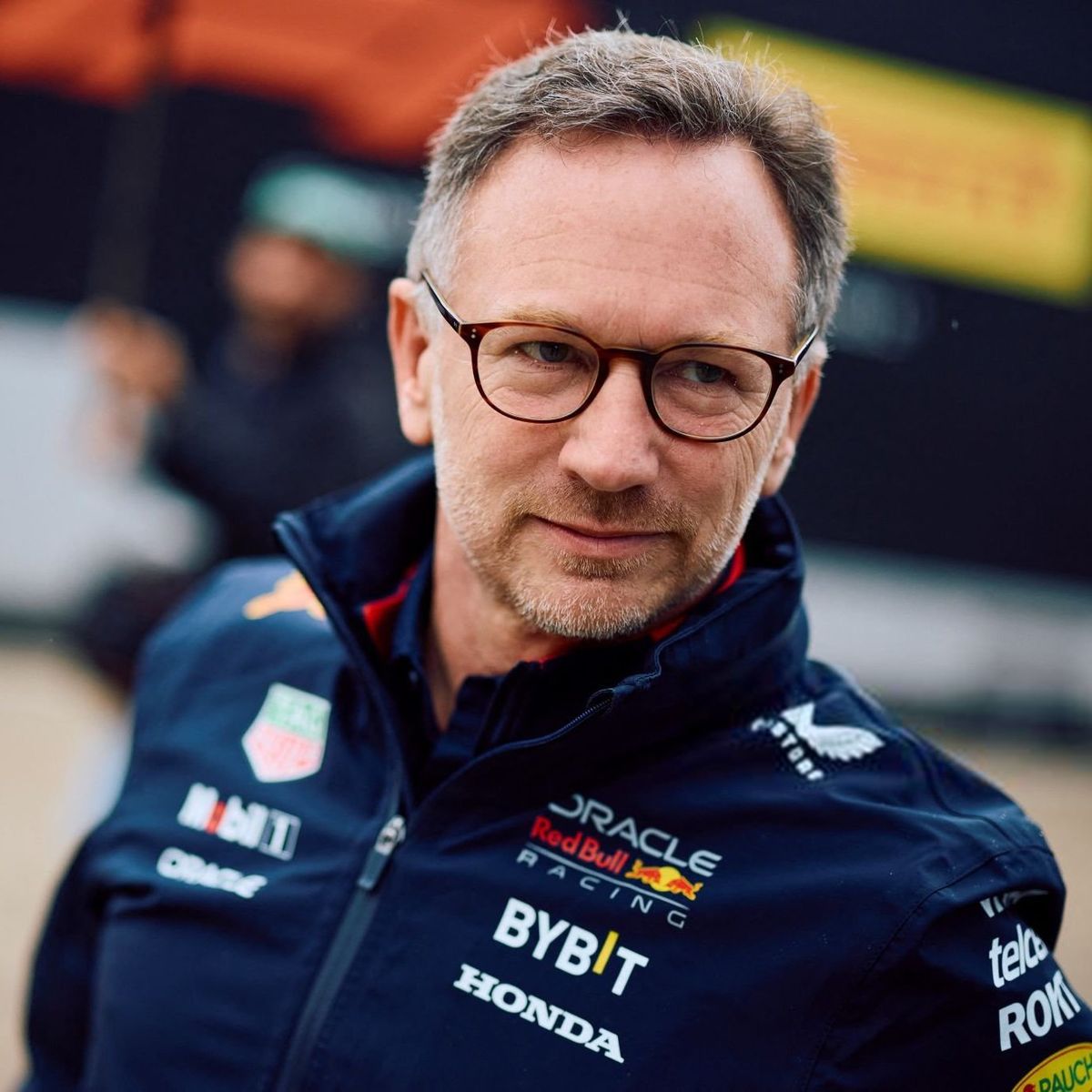 El jefe del equipo de Red Bull, Christian Horner, le metió presión a Checo Pérez por la falta de puntos hacia el equipo. El jefe del equipo de Red Bull, Christian Horner, le metió presión a Checo Pérez por la falta de puntos hacia el equipo.