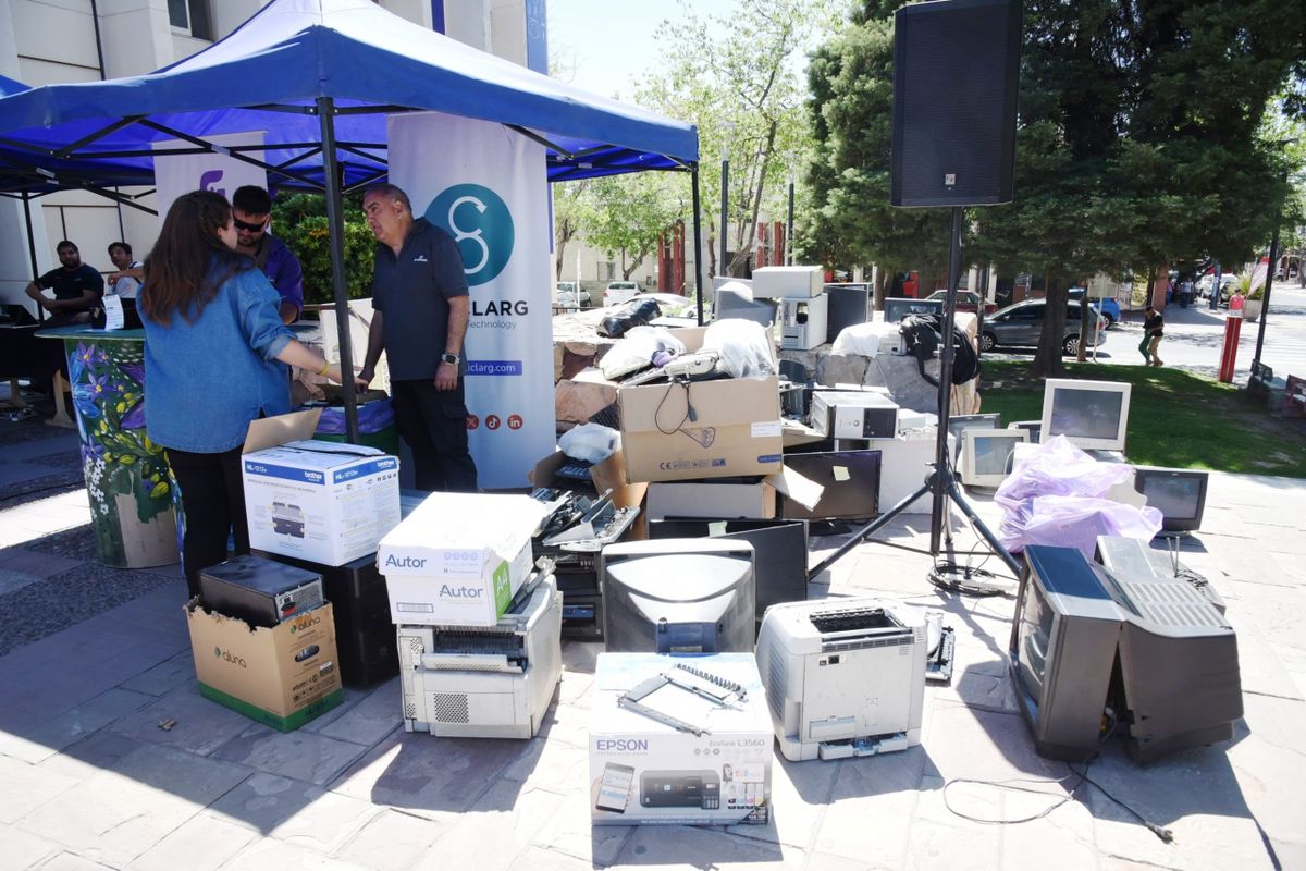 La Municipalidad de Guaymallén organiza la recolección de residuos electrónicos el 14 de octubre en la Plaza del Encuentro.