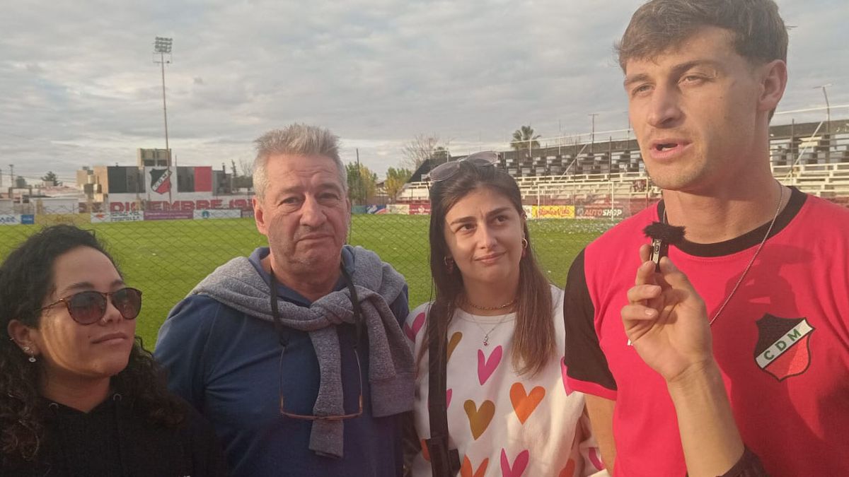Pio Bonacci en el final del partido festej&oacute; el triunfo junto a sus familiares, Macarena, Jorge y Gabriela.
