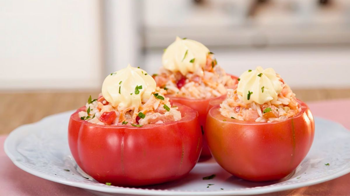 Cómo preparar Tomates rellenos de atún: la receta gasolera para Navidad con solo 6 ingredientes
