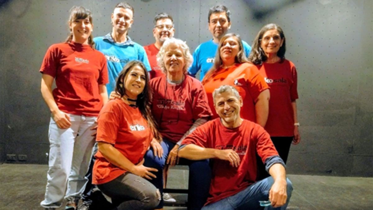 El elenco Enkosala está de aniversario.