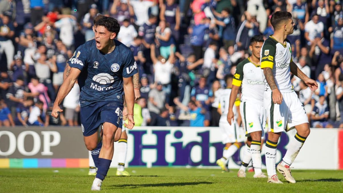 Fabrizio Sartori Prieto se brinda en cancha y aporta goles en la Lepra. Foto: Gentileza Prensa Independiente Rivadavia. 