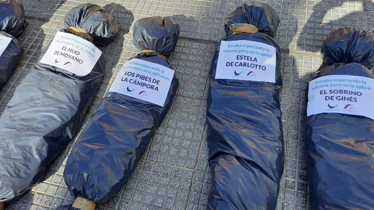 Las polémicas bolsas mortuorias que el presidente Alberto Fernández criticó.