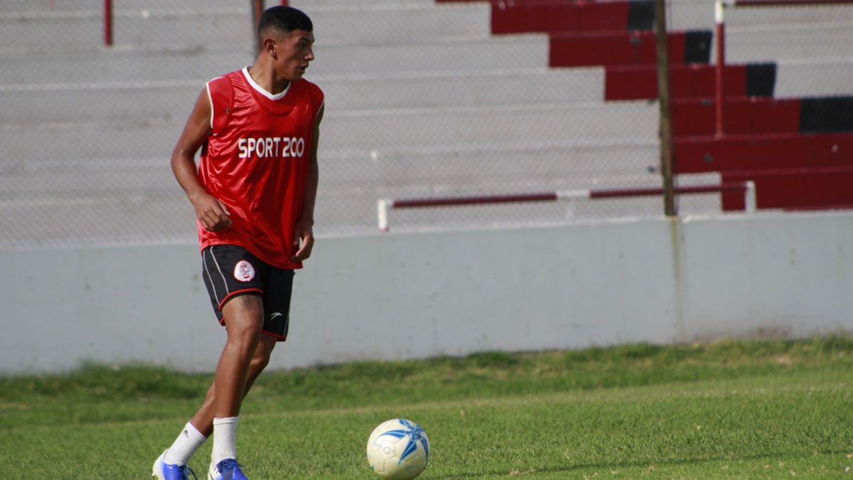 Arón Agüero, sobrino de Pablo Chacón, sueña a lo grande en Huracán