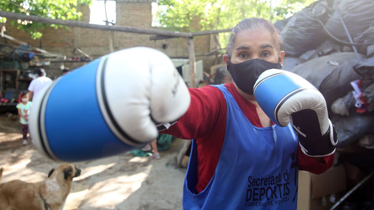 Este martes falleció Viviana Corzo, La Doga, quien amaba el boxeo y sostenía a puro pulmón un comedor infantil en el Oeste de Godoy Cruz. Su familia necesita ayuda para juntar los $50.000 para poder realizar su cremación.
