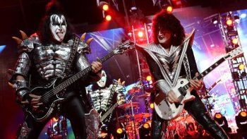 Allanaron la casa del líder de Kiss por una causa de pornografía infantil