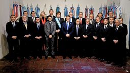 Javier Milei junto a los gobernadores hace un año. Imagen ilustrativa.