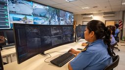 Monitoreo del las cámaras del Centro Estratégico de Operaciones de la Policía de Mendoza.