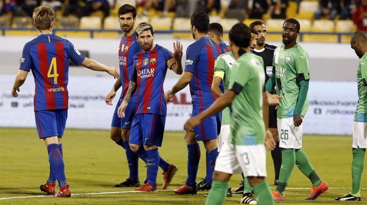 Messi marcó en la goleada amistosa del Barcelona ante Al Ahli en Qatar