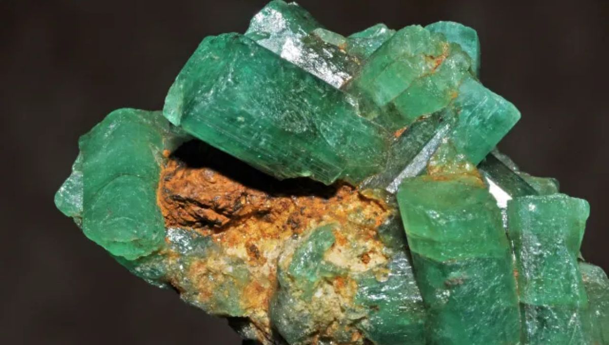 Cada esmeralda colombiana es prácticamente irrepetible, debido a las variaciones en color, inclusiones y brillo que la naturaleza ofrece en América del Sur. Cada esmeralda colombiana es prácticamente irrepetible, debido a las variaciones en color, inclusiones y brillo que la naturaleza ofrece en América del Sur.