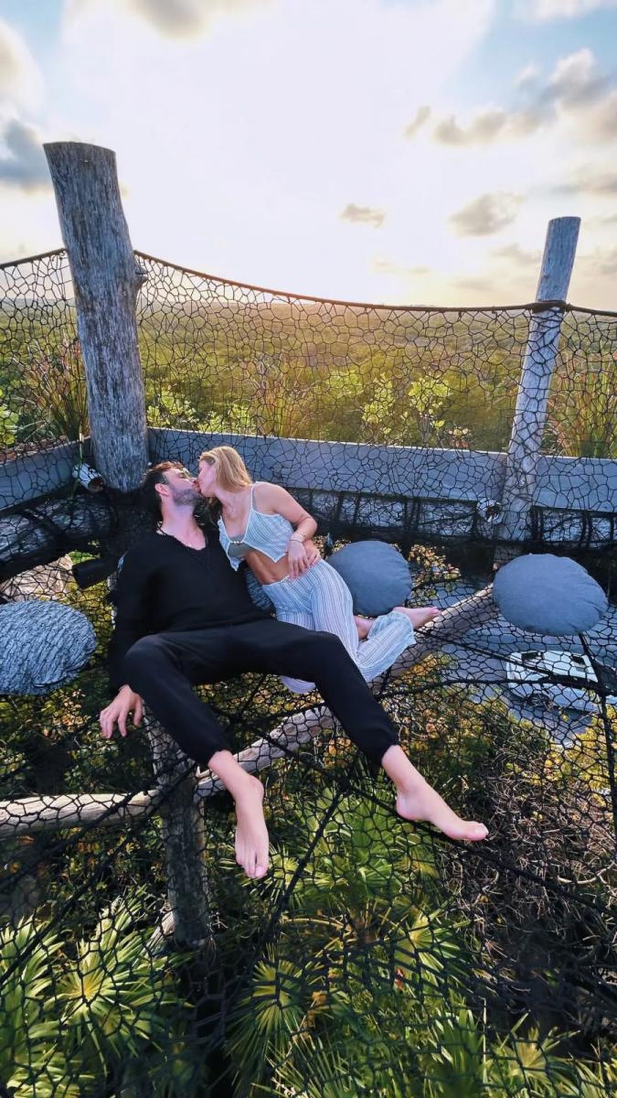 Las transparencias de Jesica Cirio paralizan las playas de Tulum: off-white, tejidas y corpiñito a la vista. Las transparencias de Jesica Cirio paralizan las playas de Tulum: off-white, tejidas y corpiñito a la vista.