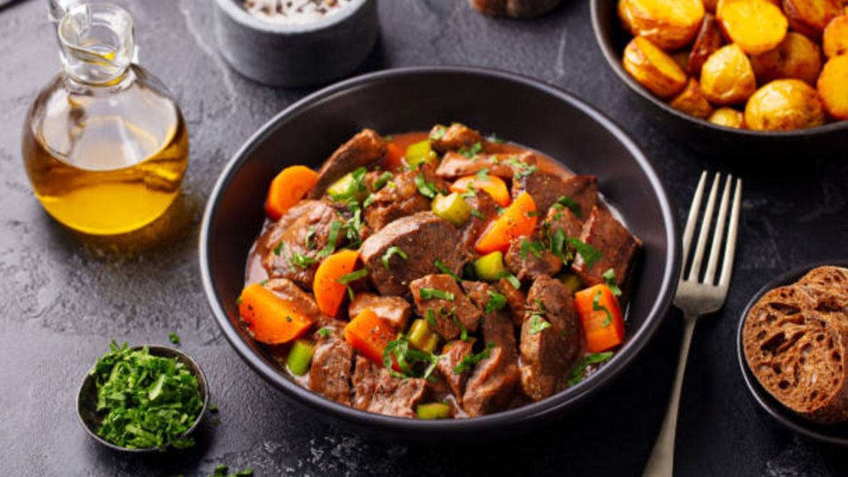 Un pueblo bonaerense se destaca por su pasado ferroviario, con aire de campo, organiza la Fiesta Provincial del Guiso de Cordero Un pueblo bonaerense se destaca por su pasado ferroviario, con aire de campo, organiza la Fiesta Provincial del Guiso de Cordero