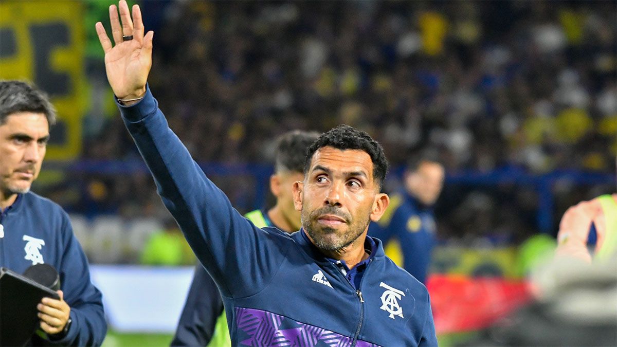 Carlos Tévez habló de la posibilidad de dirigir a Boca y de la gestión de Juan Román Riquelme.